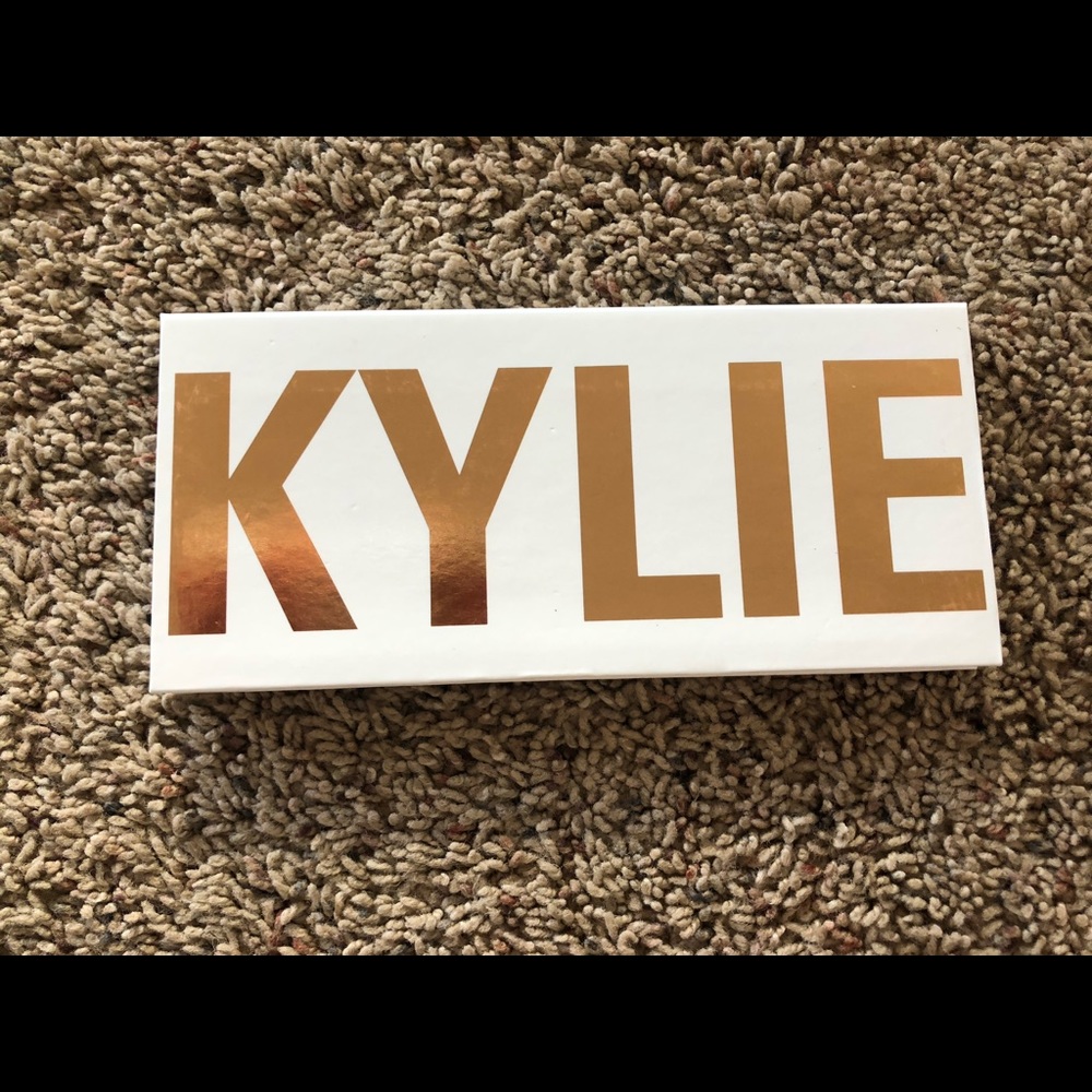 Kylie eye shadow palette